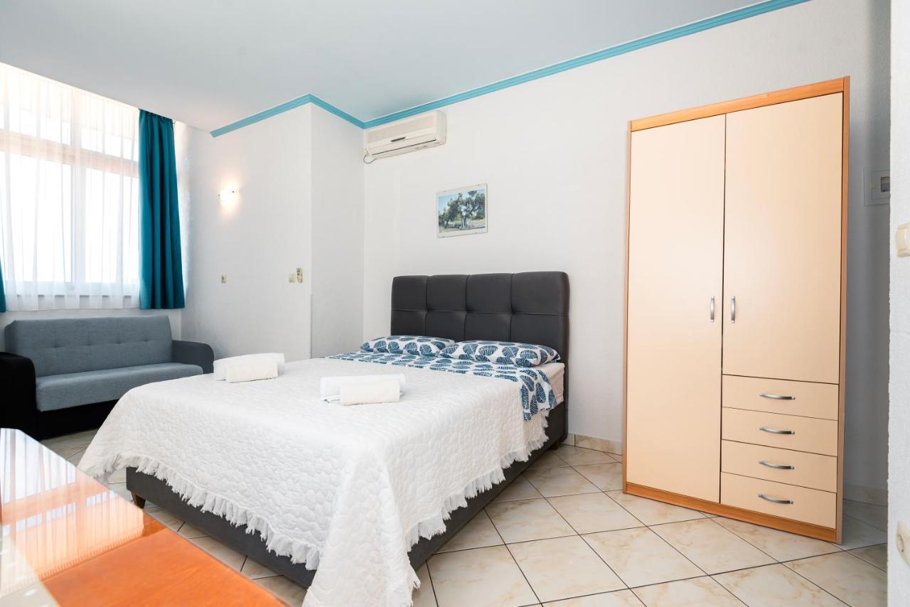 Apartments Plavi Biser شيبينيك الغرفة الصورة