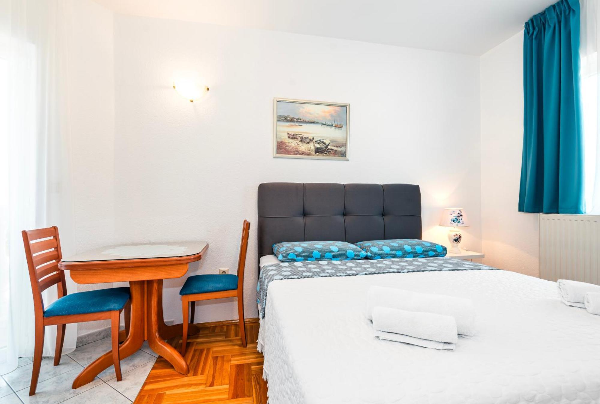 Apartments Plavi Biser شيبينيك الغرفة الصورة