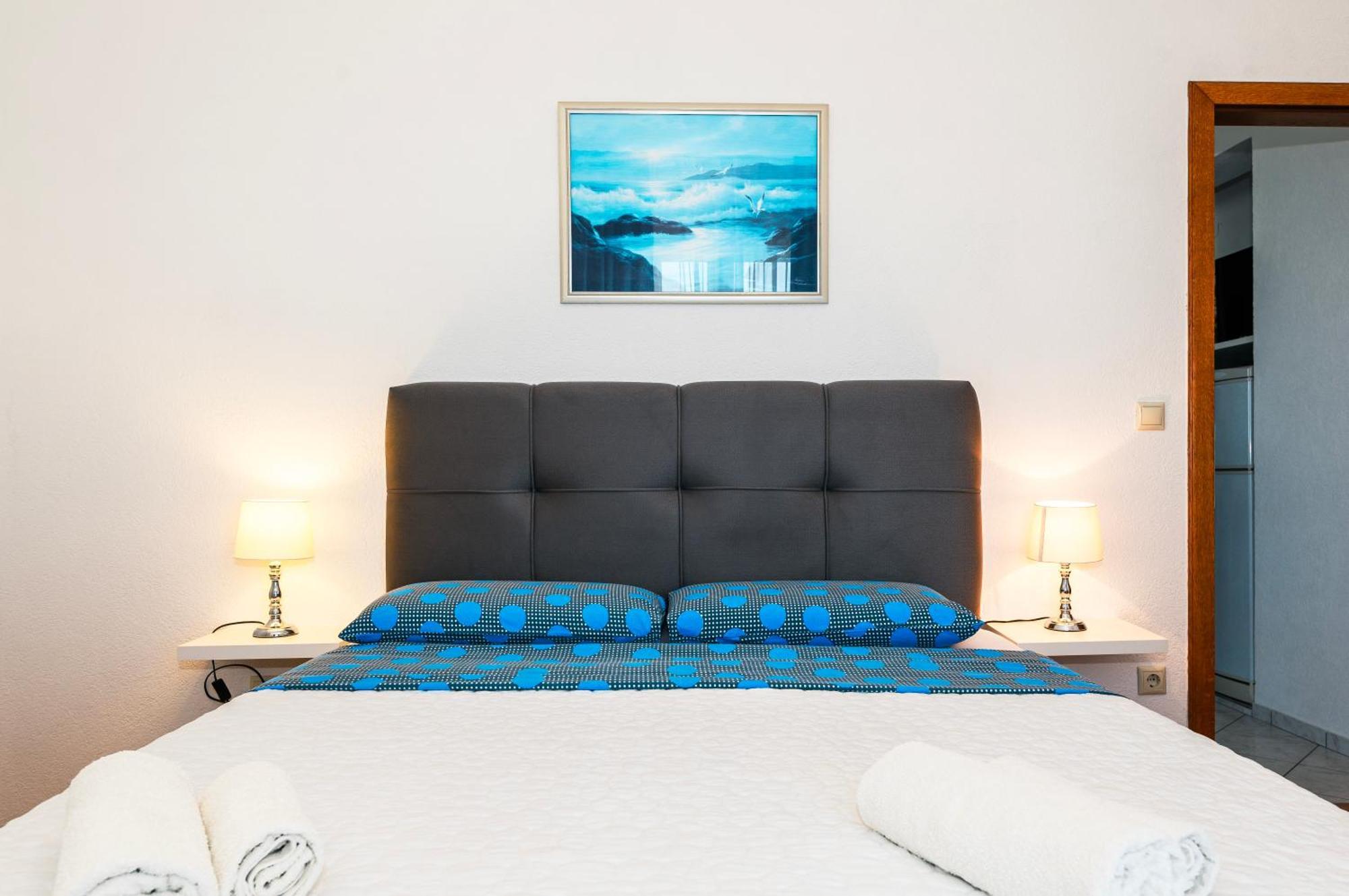 Apartments Plavi Biser شيبينيك الغرفة الصورة