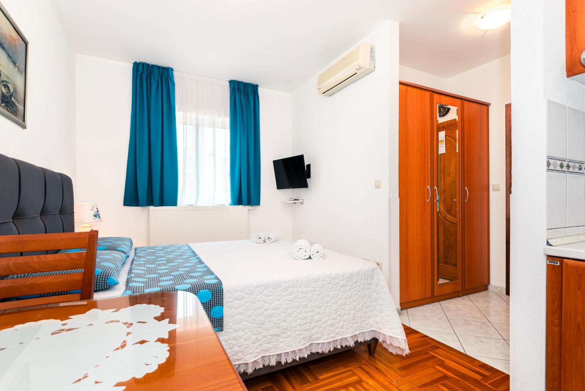 Apartments Plavi Biser شيبينيك الغرفة الصورة