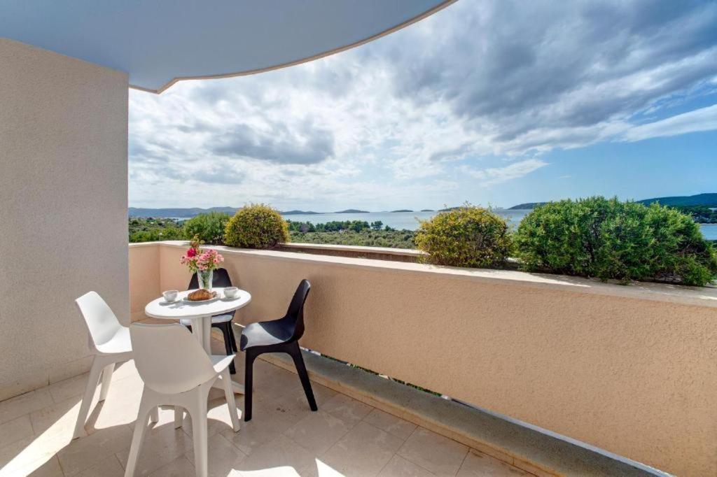 Apartments Plavi Biser شيبينيك الغرفة الصورة